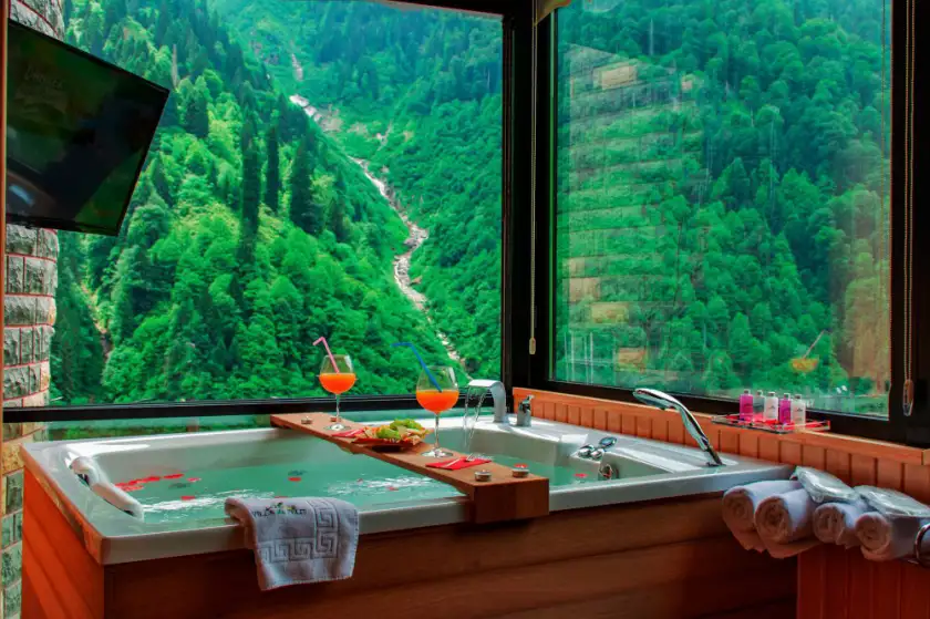 Rize yayla bungalovlarında jakuzi keyfi