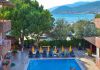 Otelimizin Havuzu ve Deniz Manzarası
