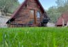 Yemyeşil çim bahçesi ile ayazlı bungalov evlerimiz