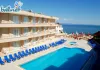 Otel Havuzu ve Deniz Manzarası