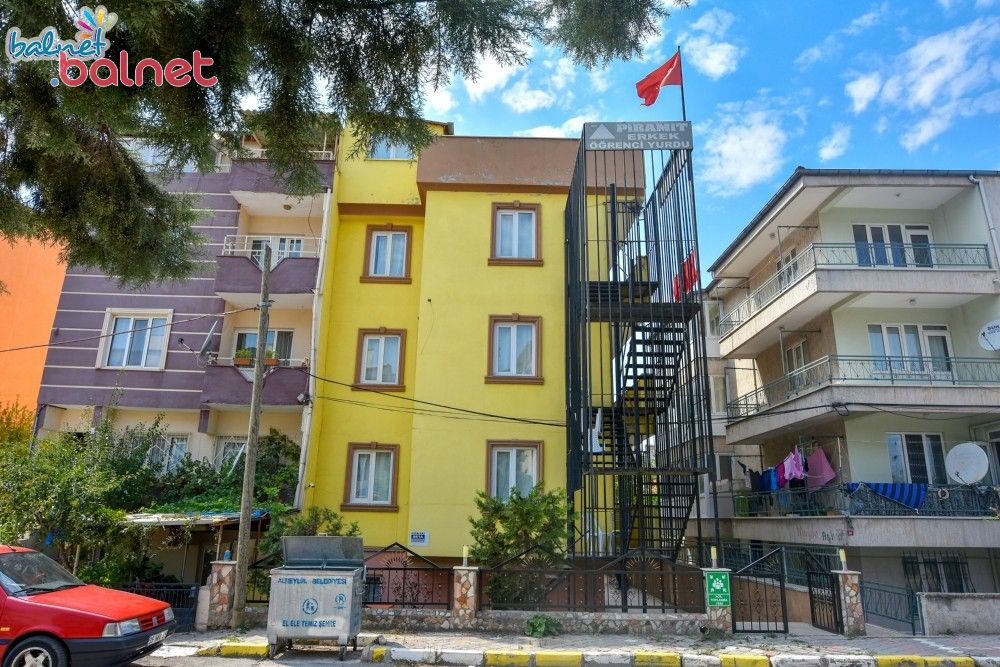Piramit Erkek Öğrenci Yurdu