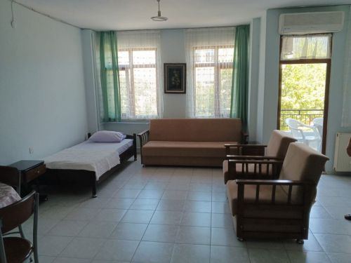 ÇAKIL 2, MUTFAKLI,BALKONLU 7 KİŞİLİK DAİRE