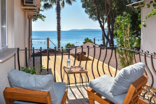 6 Numaralı Deniz Manzaralı Tek Odamız