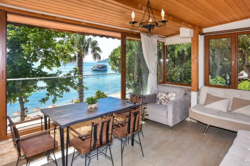 9 Numaralı Deniz Manzaralı Suit dairemiz